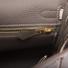 画像をギャラリービューアに読み込む, 【新品】エルメス ケリー ルトゥールヌ 25 |ホースシュー スタンプ (HSS)、バイカラー: エタンとクレイ、トゴ レザー、ブラッシュド ゴールド ハードウェア