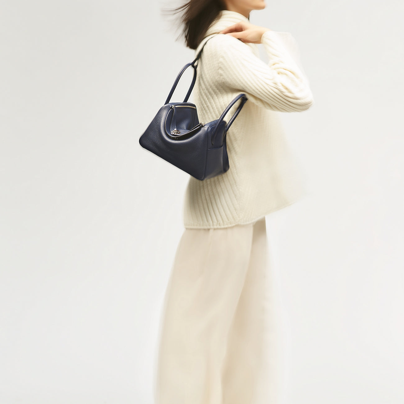 Hermès Lindy 26 Bleu Colvert Ostrich with Palladium Hardware - Bags -  Kabinet Privé
